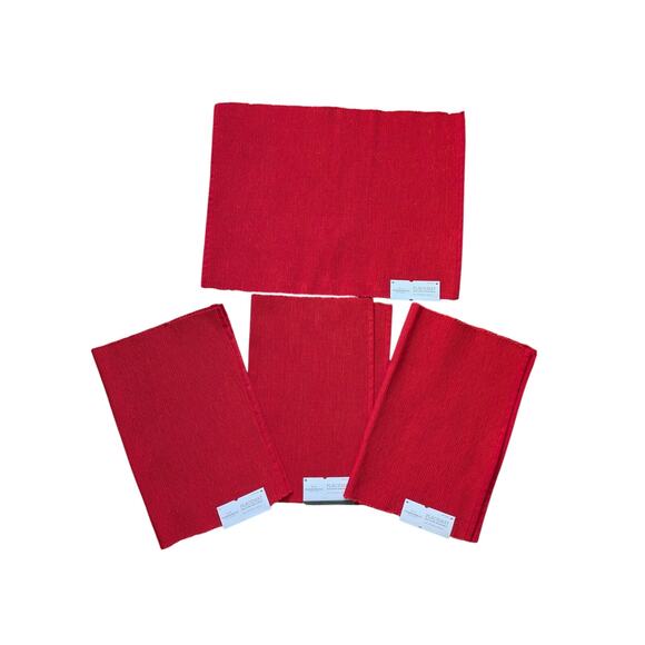 4 NWT Threshold Placemat Machine Washable 14X19in Cotton Red Metallic Christmas - Picture 3 of 7